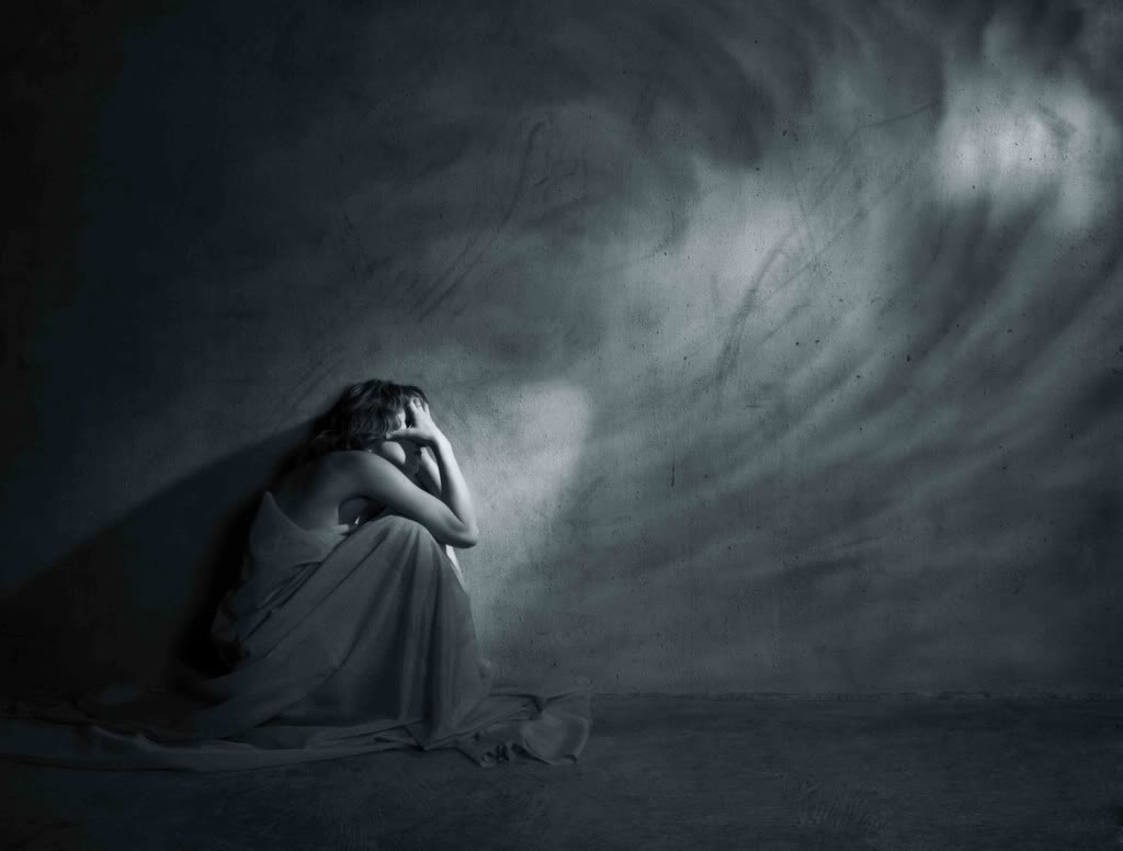 Image of a depressed woman | Stanislaw Therapy how we help people with depression.
